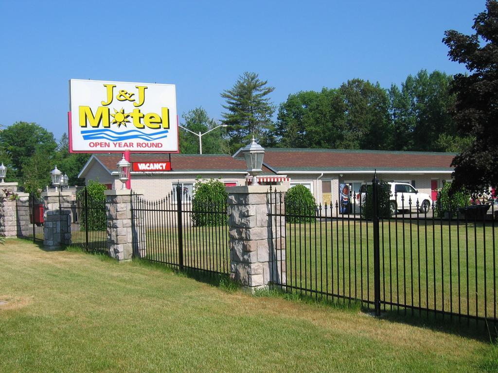 J & J Motel Wasaga Beach Exterior photo