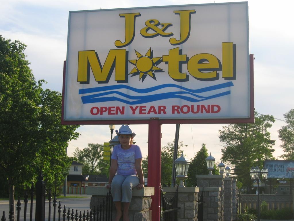 J & J Motel Wasaga Beach Exterior photo