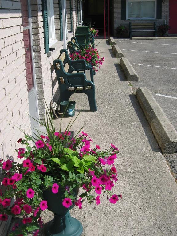 J & J Motel Wasaga Beach Exterior photo