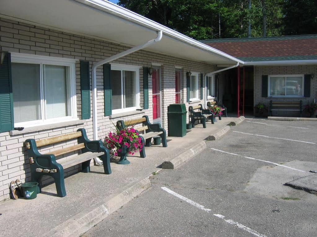 J & J Motel Wasaga Beach Exterior photo